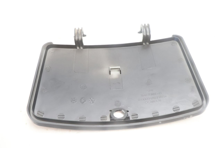 photo de PORTE BOITE A GANTS KYMCO LIKE 125 (2009 - 2016) - Gros plan technique