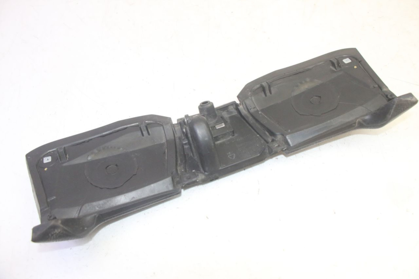 photo de PORTE BOITE A GANTS PIAGGIO MP3 HPE 350 (2018 - 2020) - État de surface