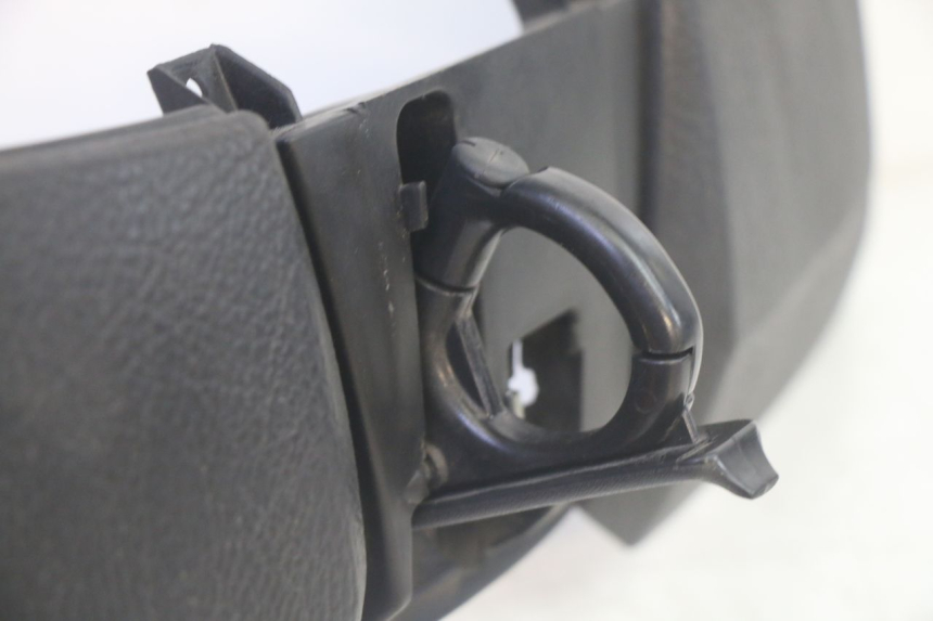 photo de PORTE BOITE A GANTS PIAGGIO MP3 500 (2016 - 2018) - Zoom état d’usage