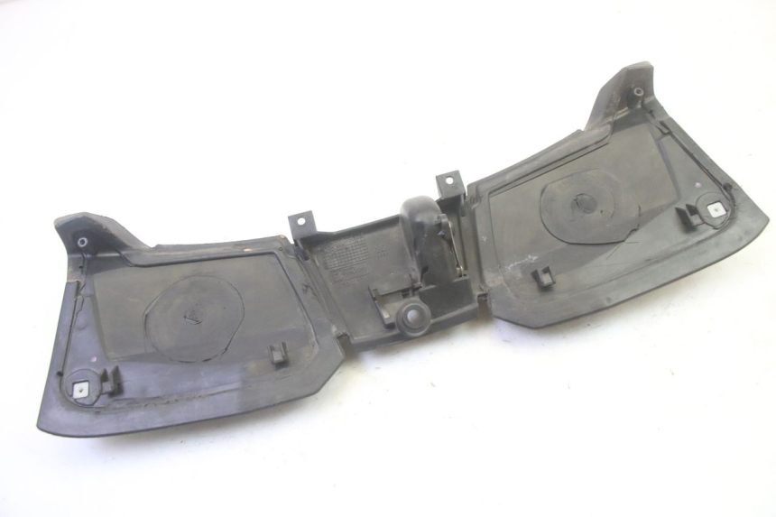 photo de PORTE BOITE A GANTS PIAGGIO MP3 500 (2016 - 2018) - Gros plan technique