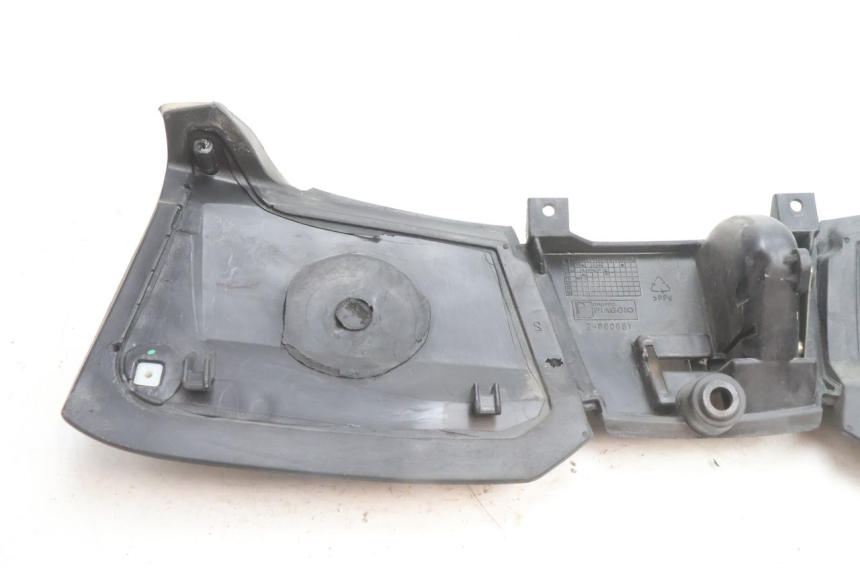 photo de PORTE BOITE A GANTS PIAGGIO MP3 500 (2016 - 2018) - Vue produit