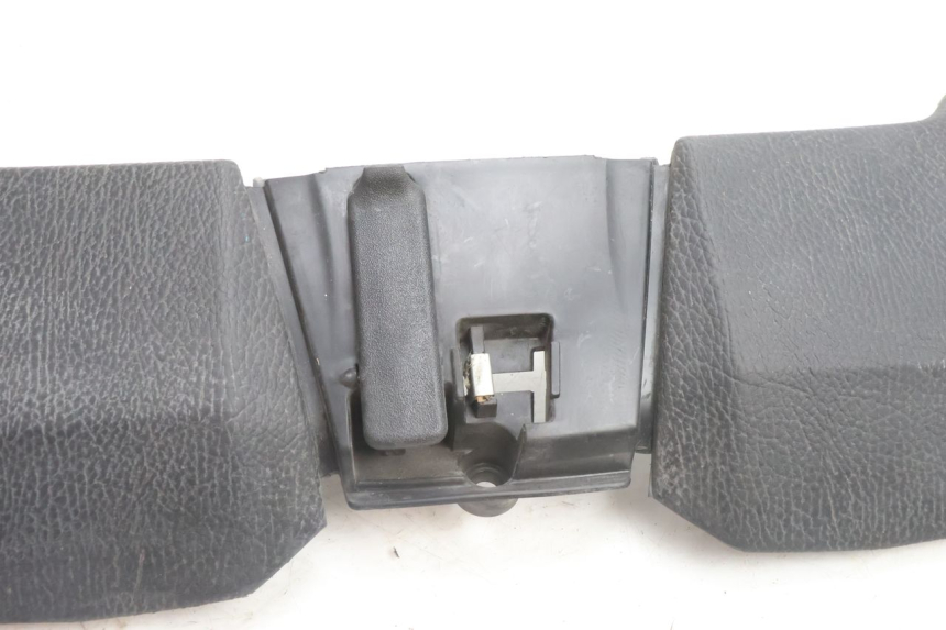 photo de PORTE BOITE A GANTS PIAGGIO MP3 500 (2016 - 2018) - Zoom état d’usage
