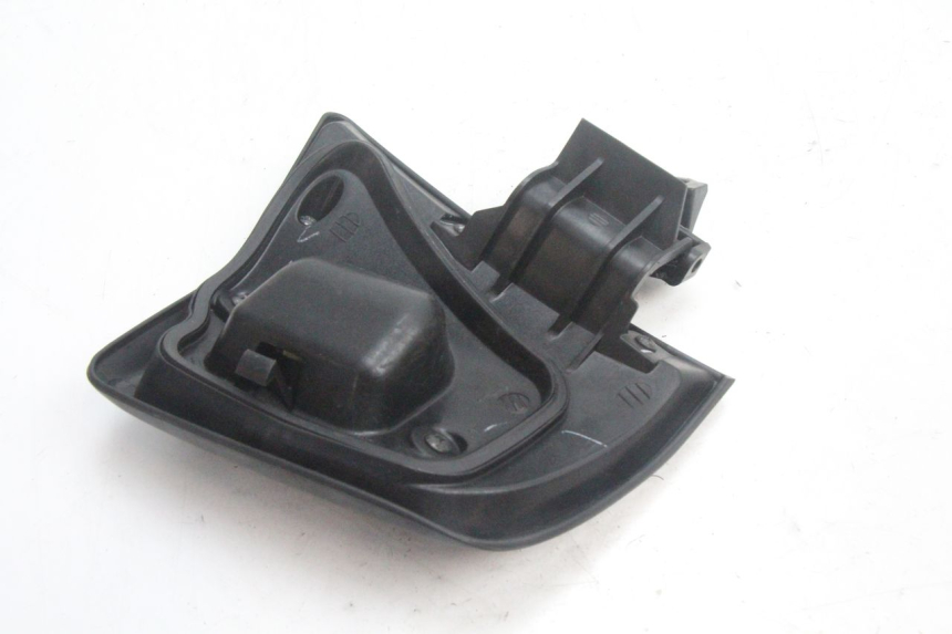 photo de PORTE BOITE A GANTS HONDA PCX (JF28) 125 (2009 - 2011) - Gros plan technique