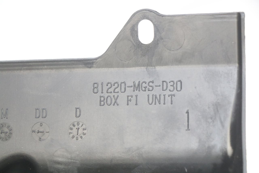 photo de PORTE FUSIBLE HONDA INTEGRA NC D 750 (2016 - 2018)