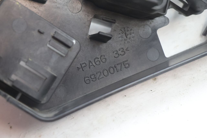 photo de PORTE FUSIBLE HARLEY DAVIDSON ROAD GLIDE FLTRXSE 1920 (2018 - 2022) - Gros plan technique
