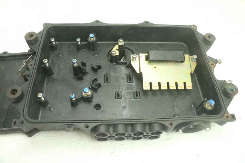 photo de PORTE FUSIBLE YAMAHA WAVE RUNNER GP R 1200 (2000 - 2003) - Détail de la pièce