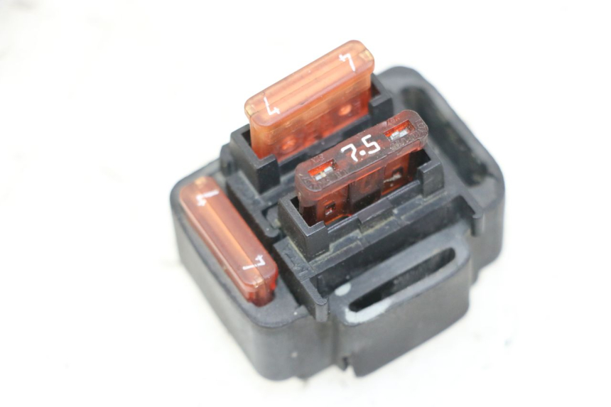 photo de PORTE FUSIBLE YAMAHA YP MAJESTY 125 (2007 - 2010)