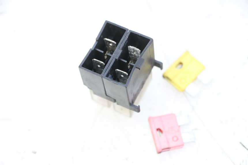 photo de PORTE FUSIBLE YAMAHA YP MAJESTY 125 (2007 - 2010)