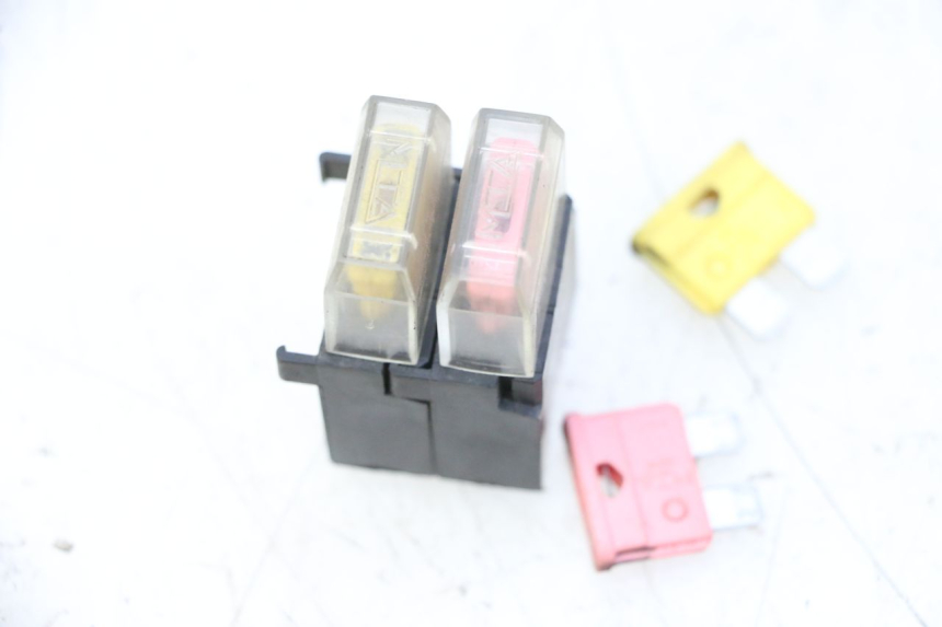 photo de PORTE FUSIBLE YAMAHA YP MAJESTY 125 (2007 - 2010)