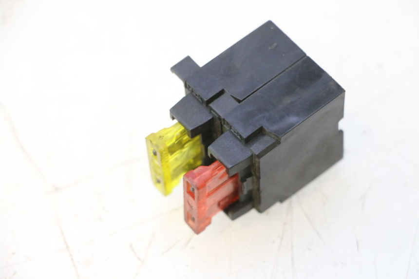 photo de PORTE FUSIBLE YAMAHA YP MAJESTY 125 (1998 - 2001) - Détail de la pièce