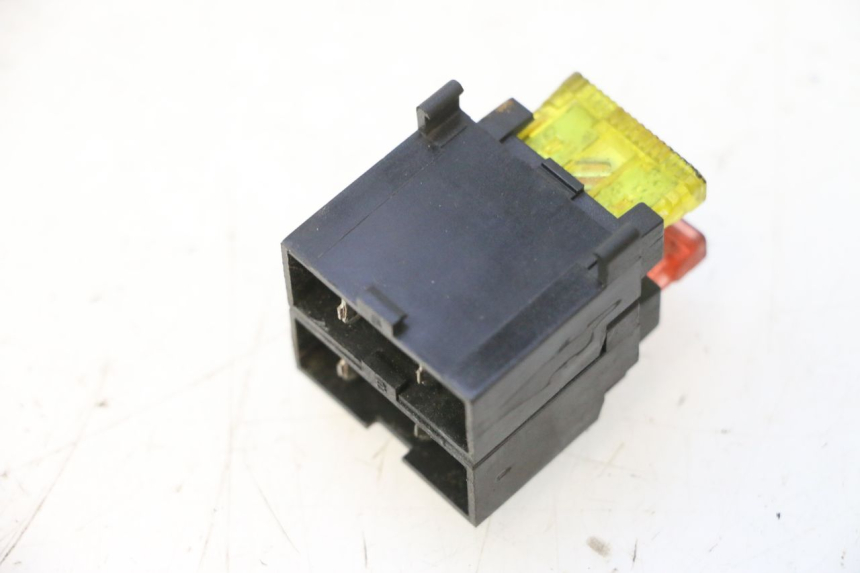 photo de PORTE FUSIBLE YAMAHA YP MAJESTY 125 (1998 - 2001) - Zoom état d’usage