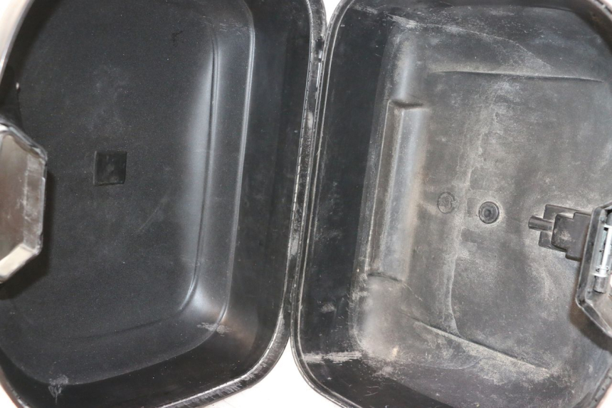 photo de PORTE PAQUET KAWASAKI GPX F ZX750F 750 (1986 - 1990) - Zoom état d’usage