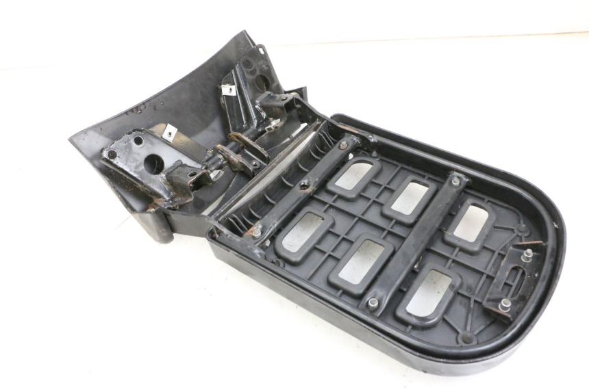 photo de PORTE PAQUET PIAGGIO MP3 RL 250 (2006 - 2010) - Points de fixation