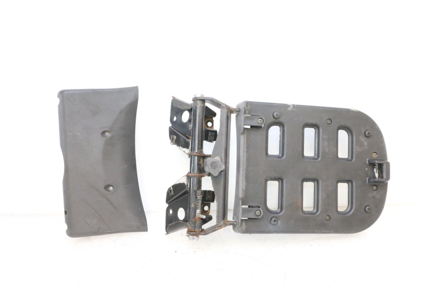 photo de PORTE PAQUET PIAGGIO MP3 125 (2006 - 2014) - Autre angle de vue