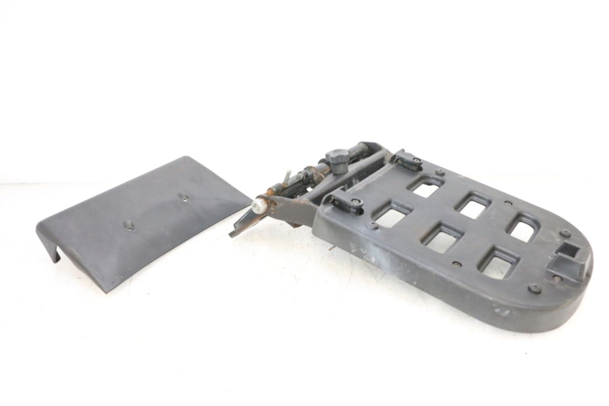 photo de PORTE PAQUET PIAGGIO MP3 125 (2006 - 2014) - Gros plan technique