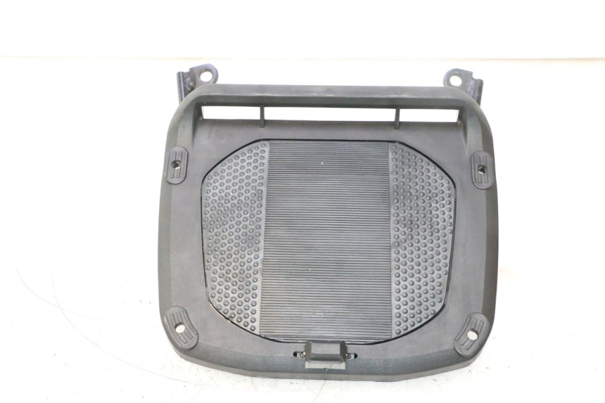photo de PORTE PAQUET YAMAHA YP MAJESTY 125 (2002 - 2006) - Détail de la pièce