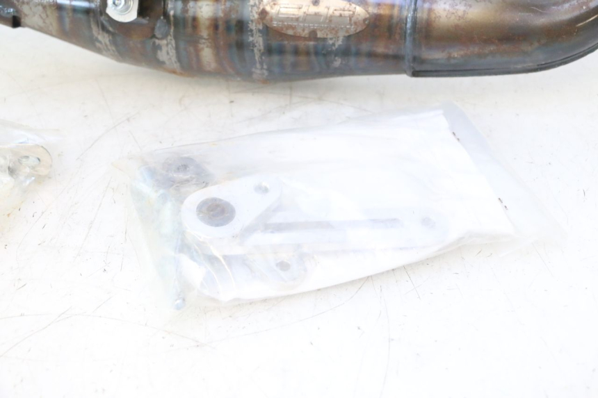 photo de POT ECHAPPEMENT MBK BOOSTER SPIRIT 50 (1999 - 2003) - Détail de la pièce