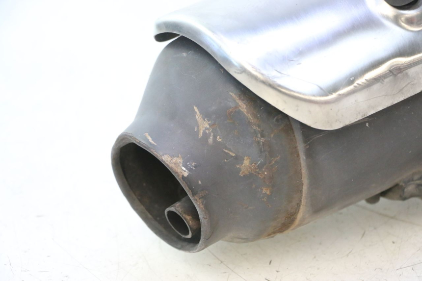 photo de POT ECHAPPEMENT HONDA FES PANTHEON 125 (2003 - 2007) - Points de fixation