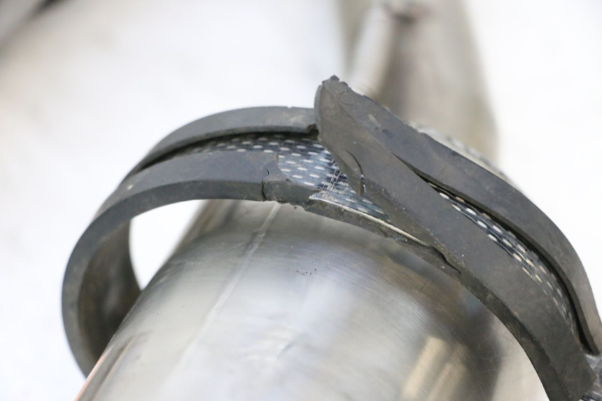 photo de POT ECHAPPEMENT YAMAHA FJR 1300 (2001 - 2005) - Zoom état d’usage
