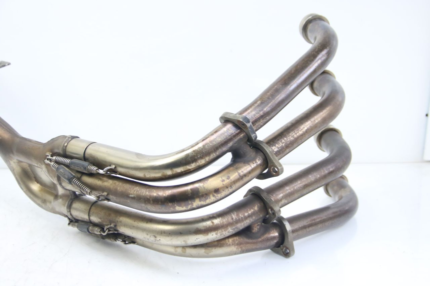 photo de POT ECHAPPEMENT YAMAHA FZS FAZER 600 (2001 - 2003) - Vue rapprochée