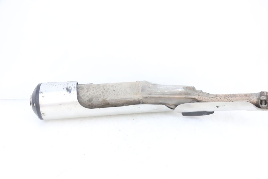 photo de POT ECHAPPEMENT GAUCHE SUZUKI DL V STROM 1000 (2002 - 2007) - Gros plan technique