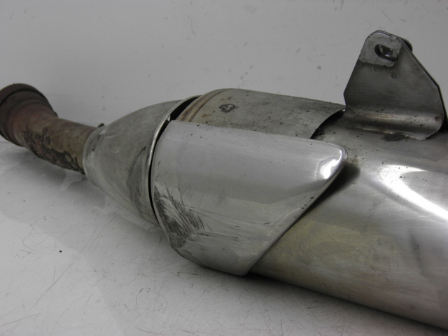 photo de POT ECHAPPEMENT GAUCHE YAMAHA TDM 900 (2004 - 2006)