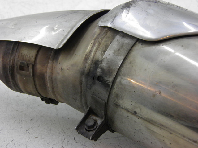 photo de POT ECHAPPEMENT GAUCHE YAMAHA TDM 900 (2004 - 2006)