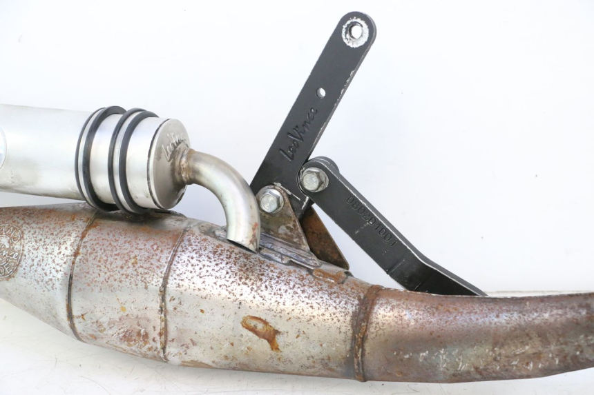 photo de POT ECHAPPEMENT PEUGEOT LUDIX SNAKE 2T 50 (2004 - 2014) - Gros plan technique