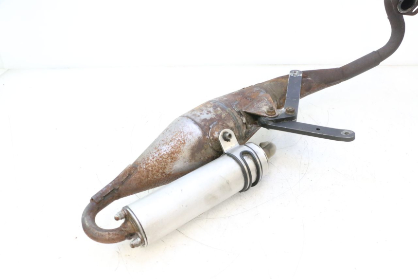photo de POT ECHAPPEMENT PEUGEOT LUDIX SNAKE 2T 50 (2004 - 2014) - Gros plan technique