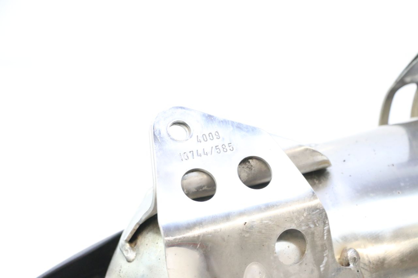 photo de POT ECHAPPEMENT PIAGGIO MP3 LT 400 (2007 - 2012) - Gros plan technique