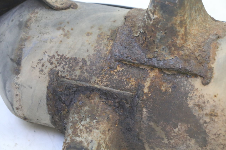 photo de POT ECHAPPEMENT PIAGGIO MP3 RL 250 (2007 - 2010) - Points de fixation