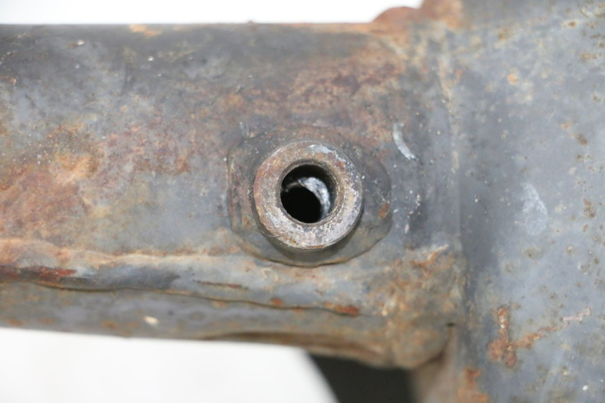 photo de POT ECHAPPEMENT YAMAHA NEO'S NEOS 2T 50 (1998 - 2007) - Gros plan technique