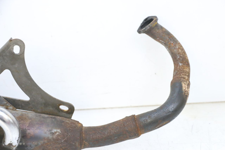 photo de POT ECHAPPEMENT PIAGGIO NEW TYPHOON 50 (2018 - 2021) - Gros plan technique