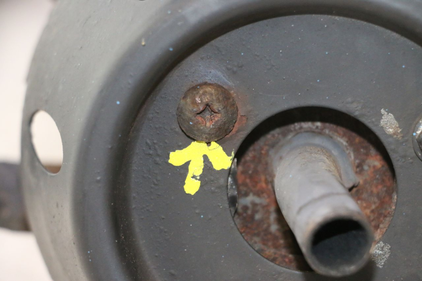 photo de POT ECHAPPEMENT KYMCO SUPER 8 2T 50 (2007 - 2013) - Points de fixation