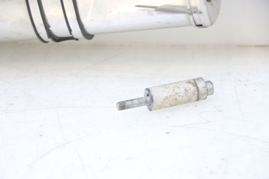 photo de POT ECHAPPEMENT SUZUKI SV S 650 (2003 - 2009) - Points de fixation