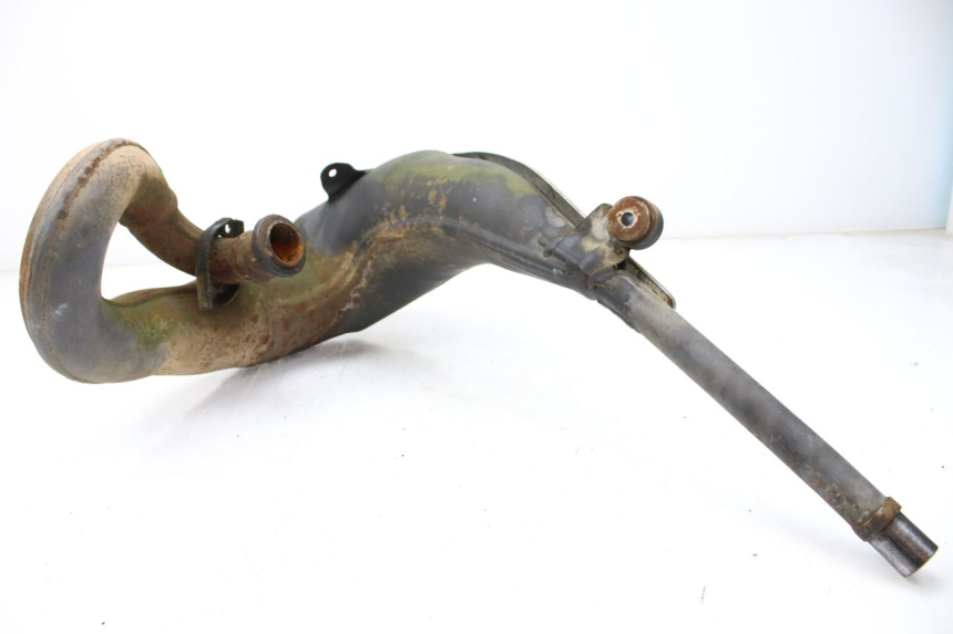 photo de POT ECHAPPEMENT YAMAHA TDR DELTABOX 125 (1997 - 2003) - Gros plan technique