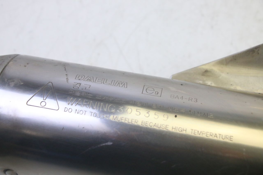 photo de POT ECHAPPEMENT DAELIM VJ ROADWIN FI 125 (2008 - 2017) - Gros plan technique