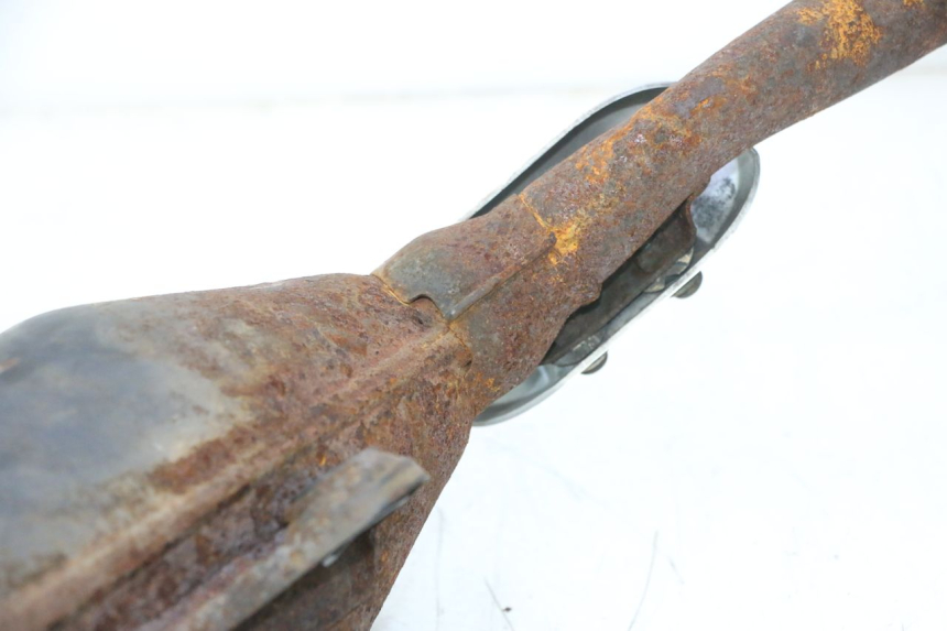 photo de POT ECHAPPEMENT YAMAHA YP MAJESTY 125 (1998 - 2001) - Points de fixation