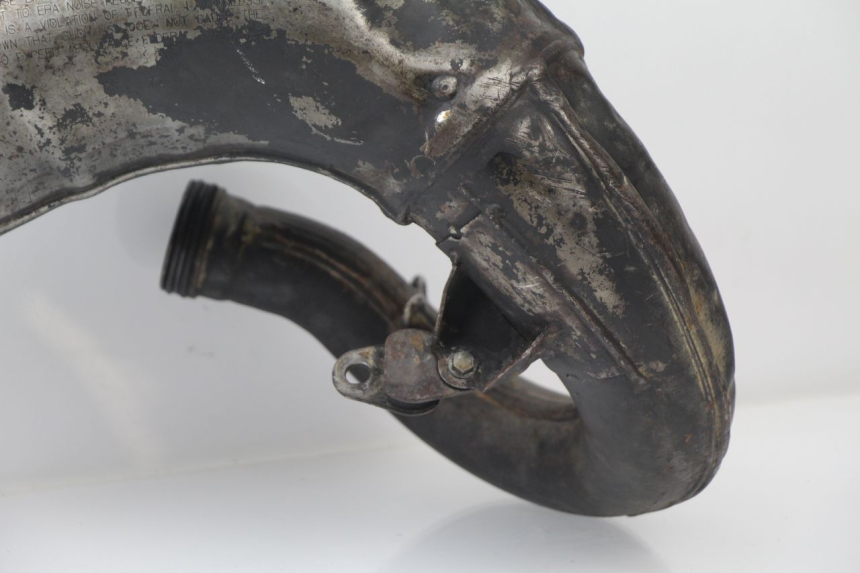 photo de POT ECHAPPEMENT YAMAHA YZ 125 (1994 - 1997) - Gros plan technique