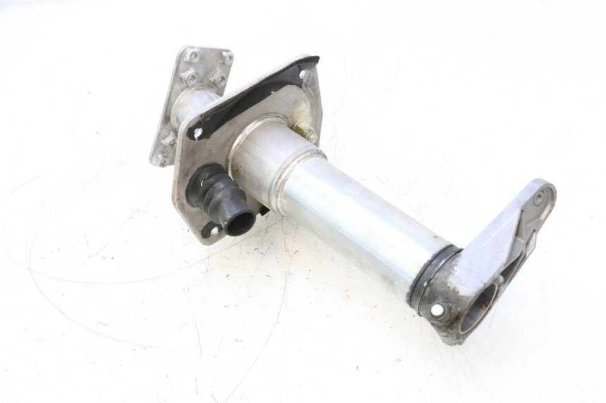photo de POTENCE YAMAHA WAVE RUNNER GP R 1200 (2000 - 2003) - Autre angle de vue