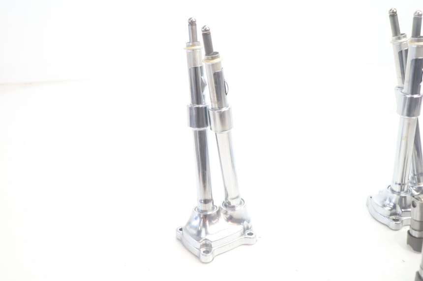 photo de POUSSOIR HYDRAULIQUE HARLEY DAVIDSON ROAD GLIDE FLTRXSE 1920 (2018 - 2022) - Vue produit