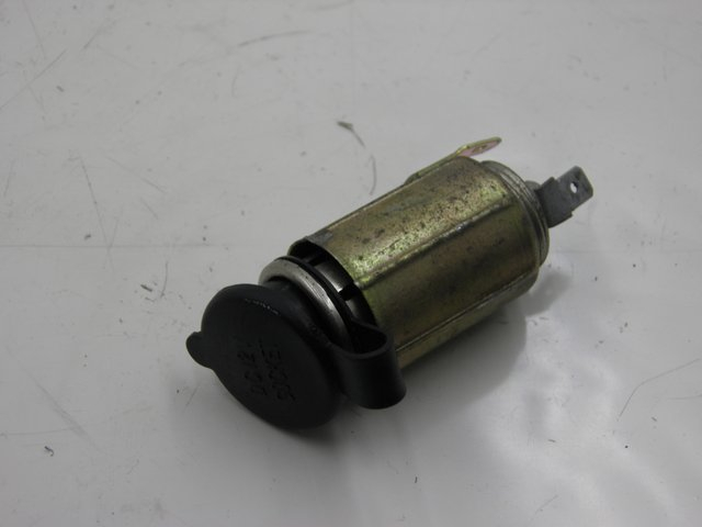 photo de PRISE ALLUME CIGARE DERBI GP MAX 250 (2006 - 2008)