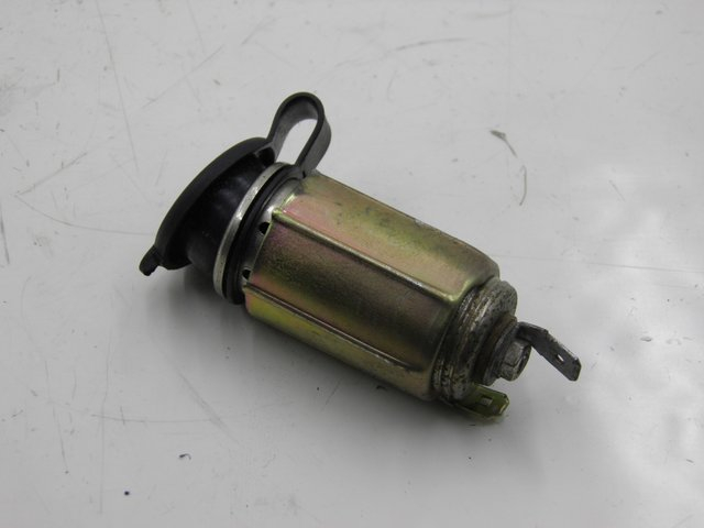 photo de PRISE ALLUME CIGARE DERBI GP MAX 250 (2006 - 2008)