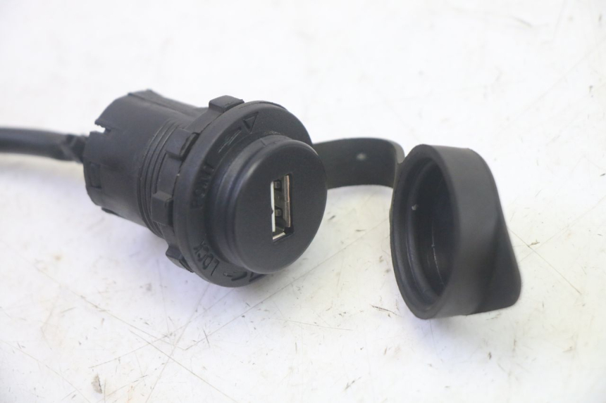 photo de PRISE ALLUME CIGARE SYM FIDDLE 3 III 125 (2014 - 2020) - Détail de la pièce