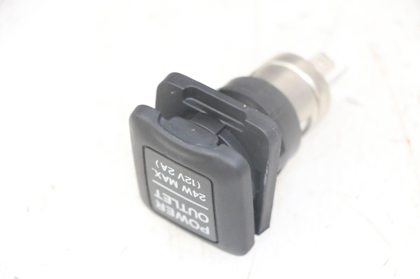 photo de PRISE ALLUME CIGARE HONDA FORZA ABS 300 (2013 - 2019)