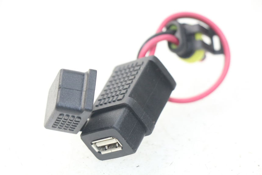 photo de PRISE ALLUME CIGARE PIAGGIO MP3 HPE 500 (2019 - 2022)