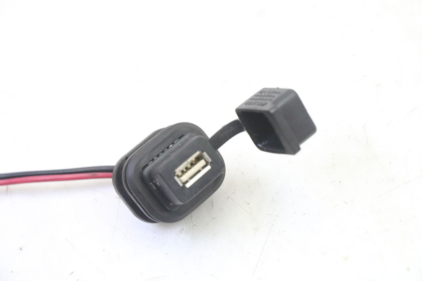 photo de PRISE ALLUME CIGARE PIAGGIO MP3 HPE 310 (2024 - 2025)