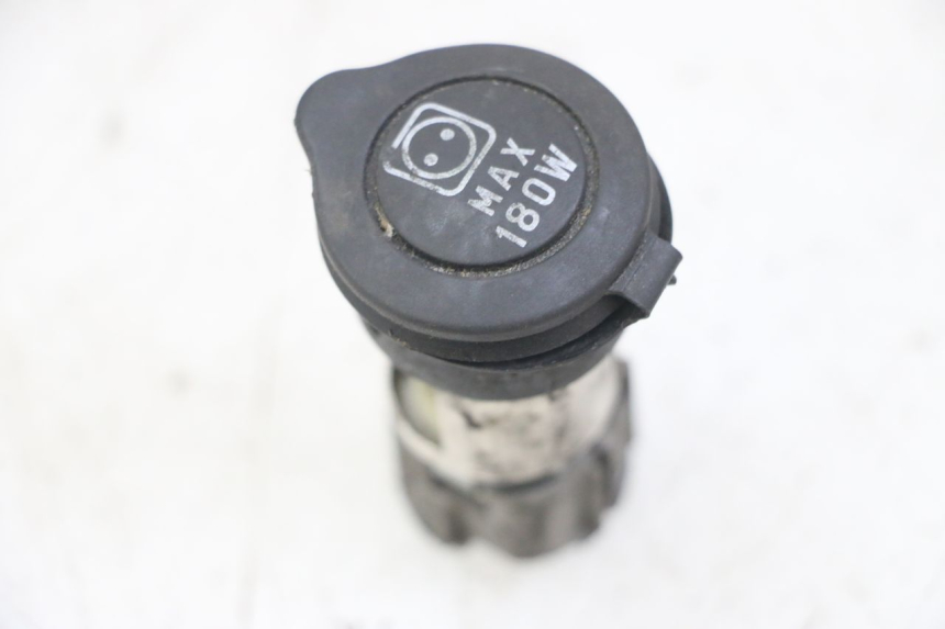 photo de PRISE ALLUME CIGARE PIAGGIO MP3 LT 400 (2007 - 2012)
