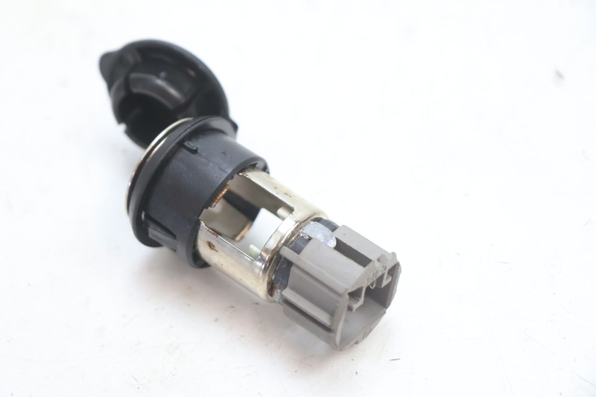 photo de PRISE ALLUME CIGARE PIAGGIO MP3 LT 400 (2007 - 2012) - Autre angle de vue