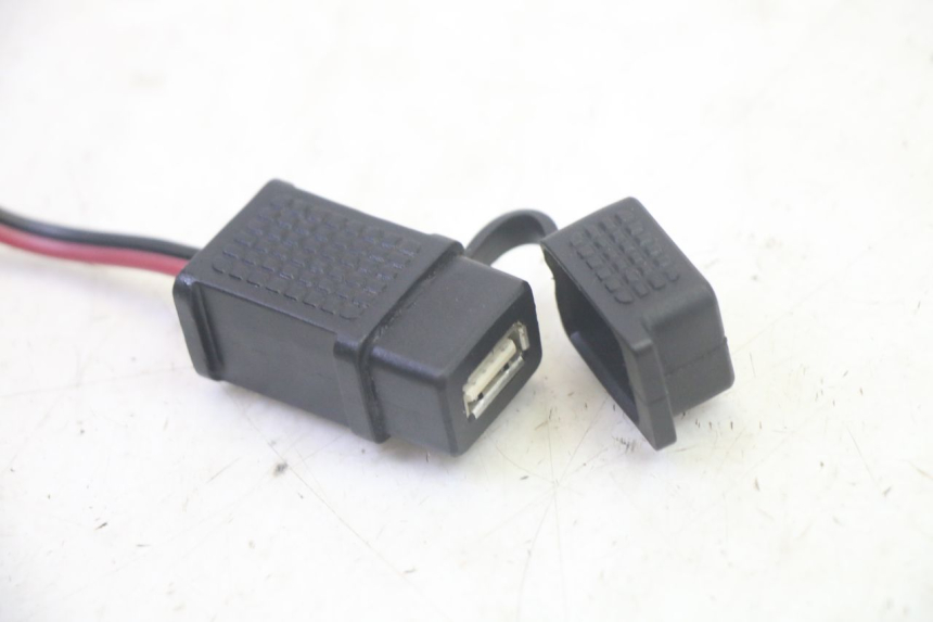 photo de PRISE ALLUME CIGARE PIAGGIO MP3 500 (2016 - 2018) - Détail de la pièce